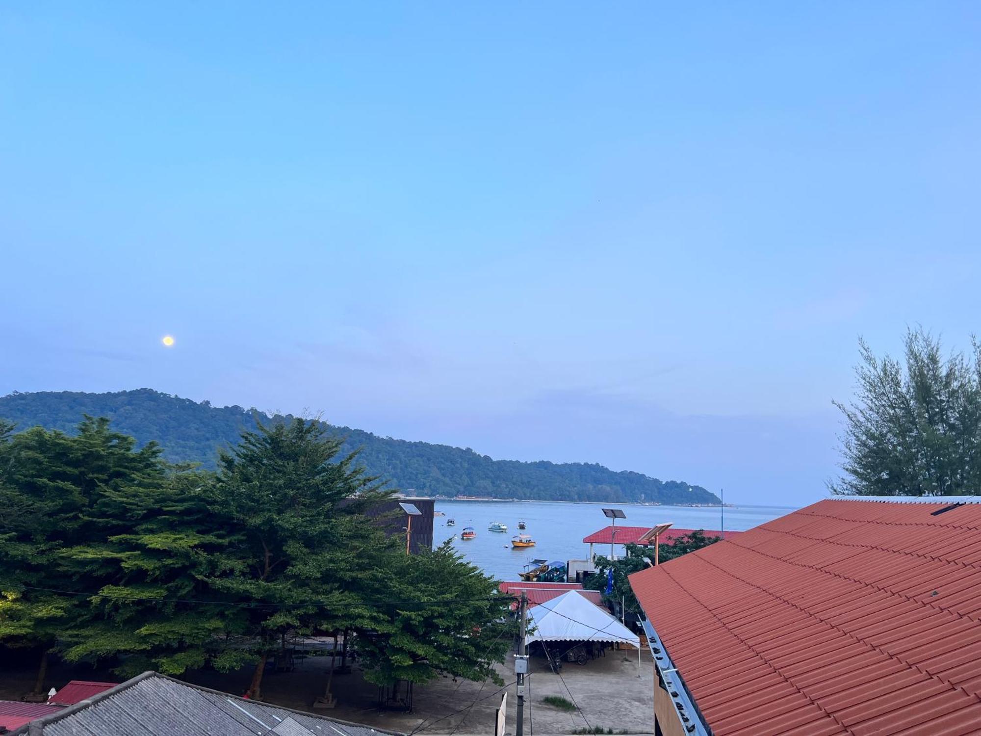 Hotel Perhentian Suria à Kampong Pasir Petani Extérieur photo